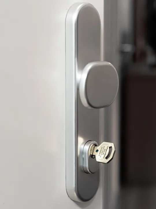 Türbeschlag mit Bohrschutz — KeyStar Schlüsseldienst Wien